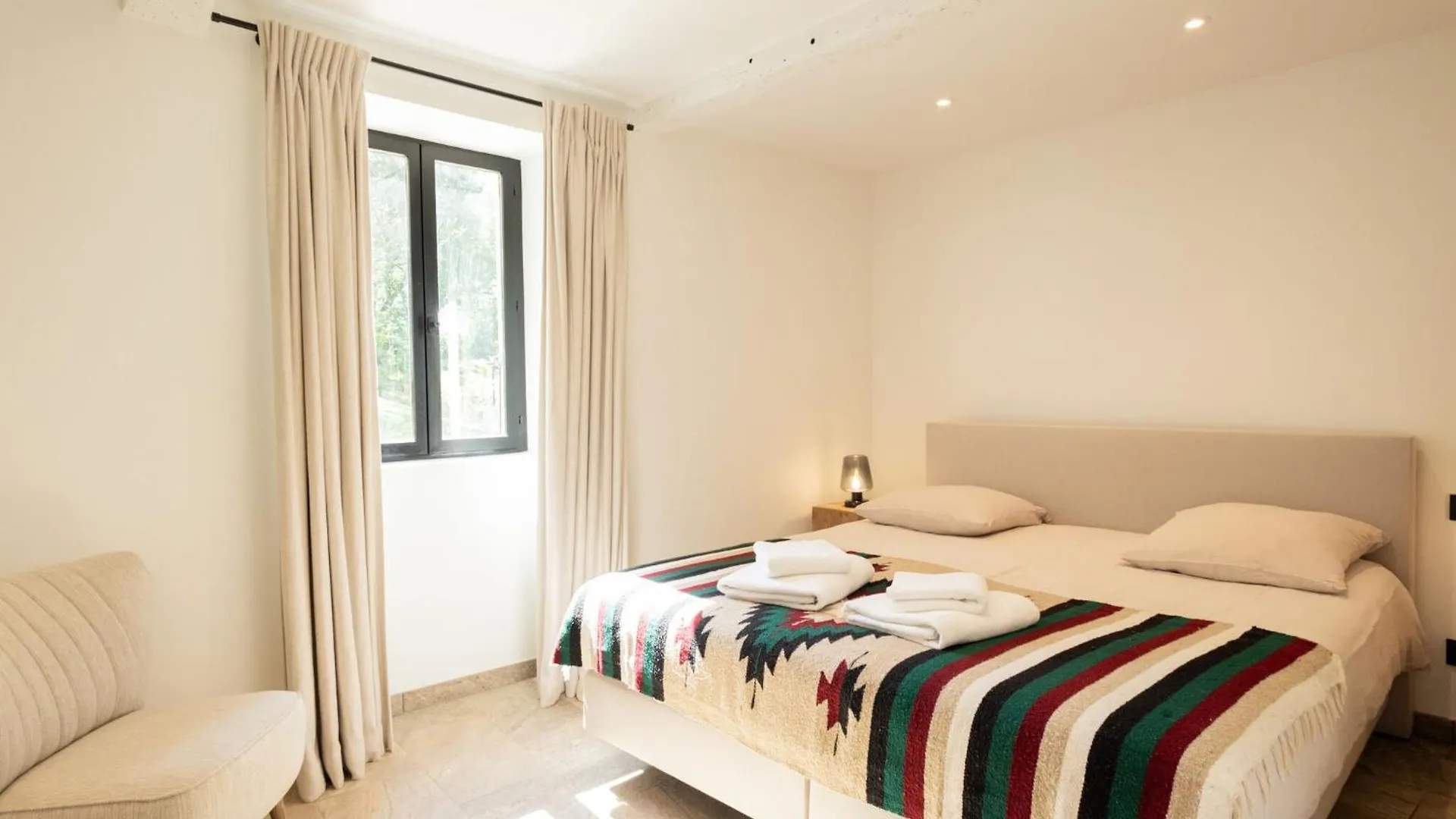 Spacious Holiday Home With Shared Pool Peyrusse-Grande