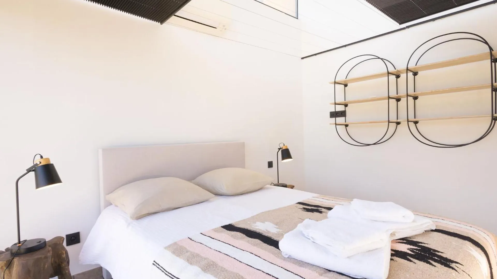 Spacious Holiday Home With Shared Pool Peyrusse-Grande Γαλλία