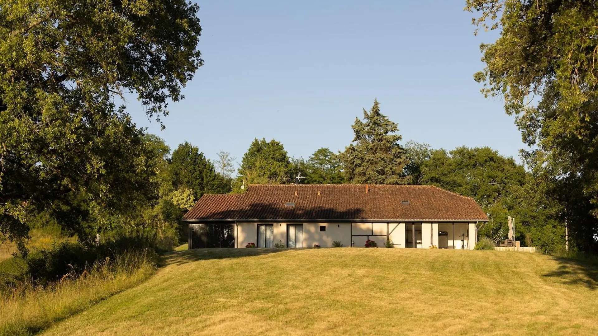 Spacious Holiday Home With Shared Pool Peyrusse-Grande